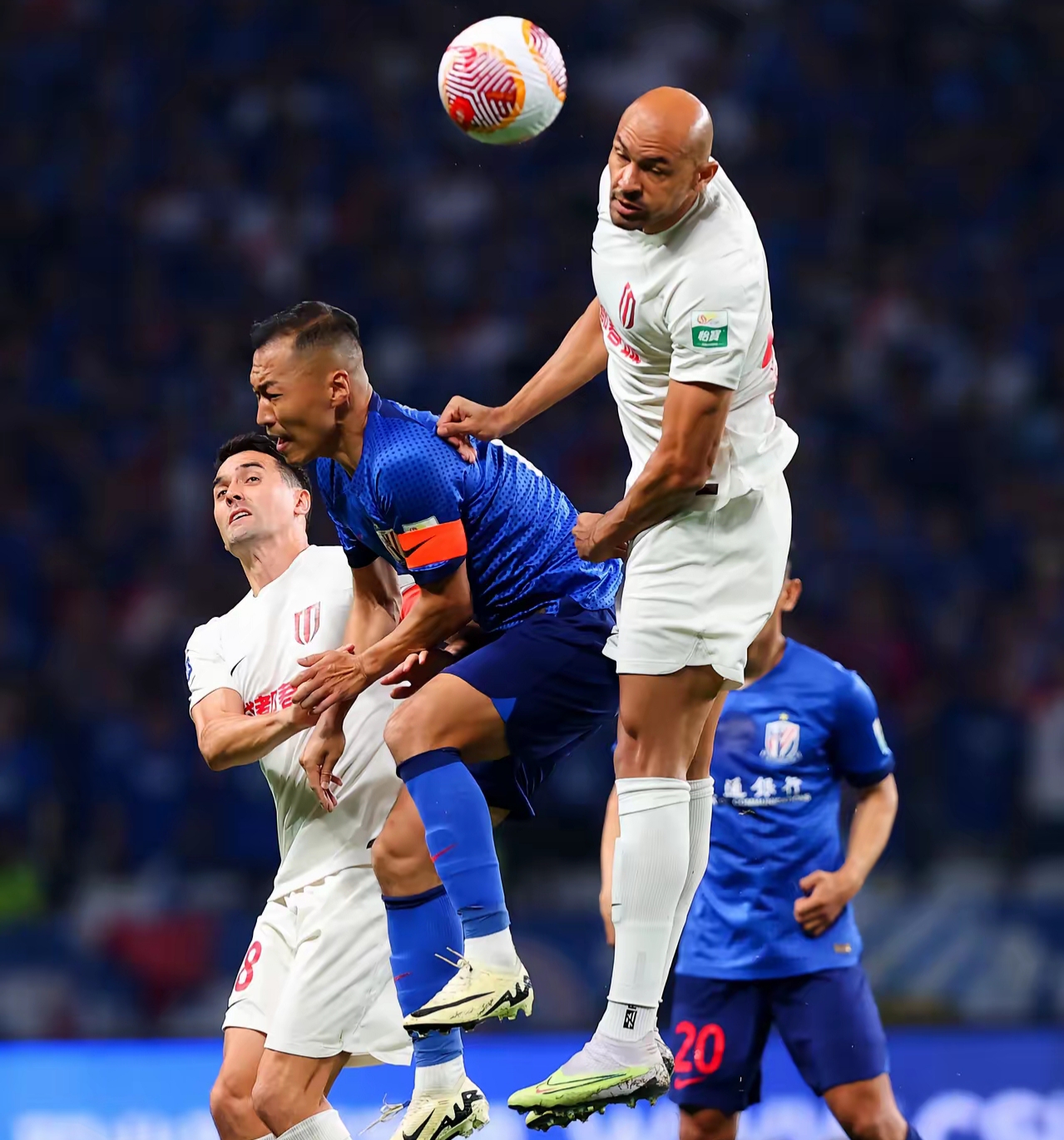 国际比赛日中超焦点战；毕尔巴鄂竞技单刀错失；话题不断；控场能力受关注的简单介绍