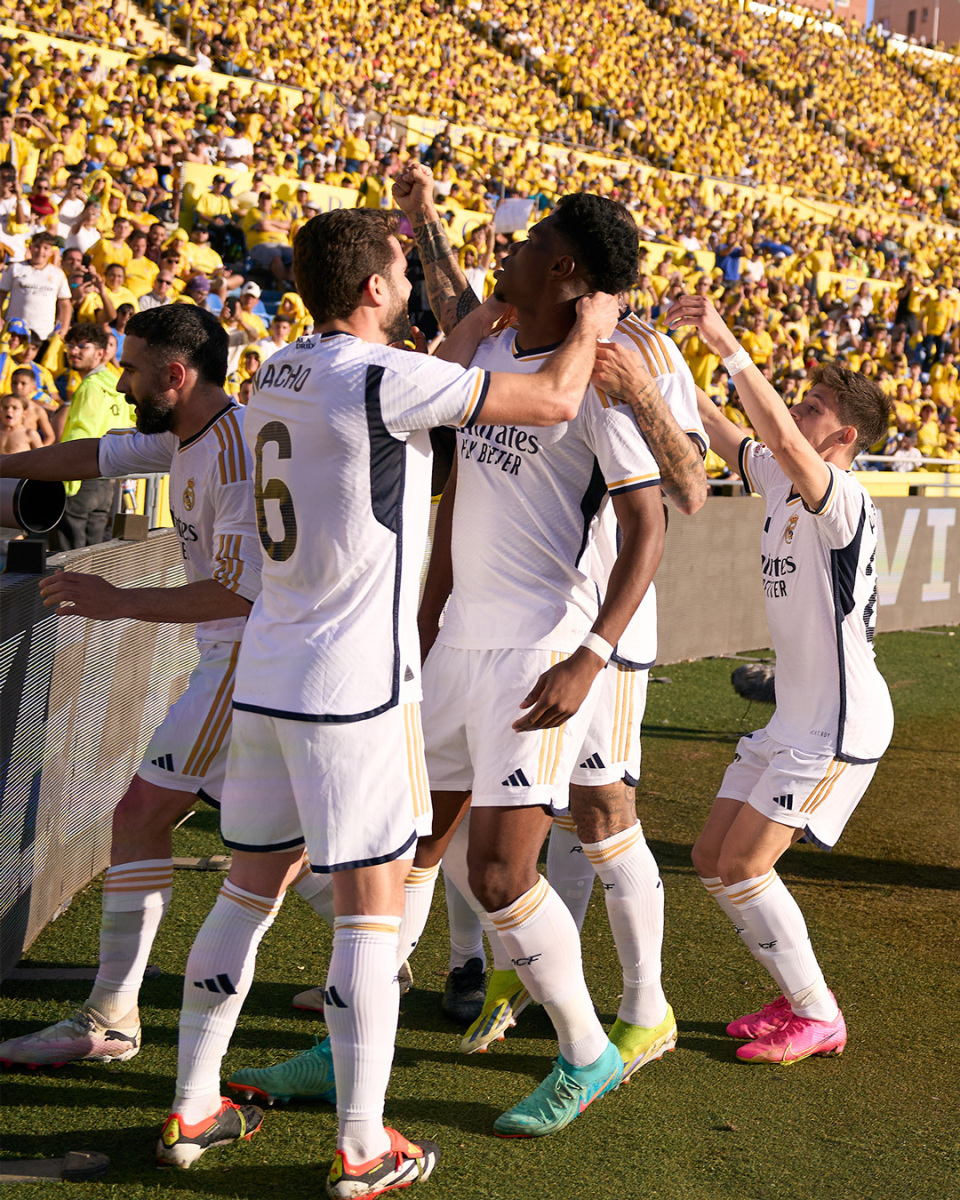 关于圣安东尼奥马刺训练开放日，赛后篮板制胜引欢呼，意甲在即，年轻球员得到机会的信息